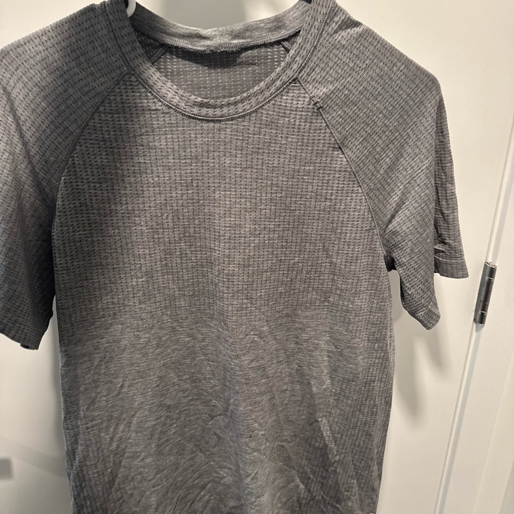 Men's Gray Lululemon T-Shirt